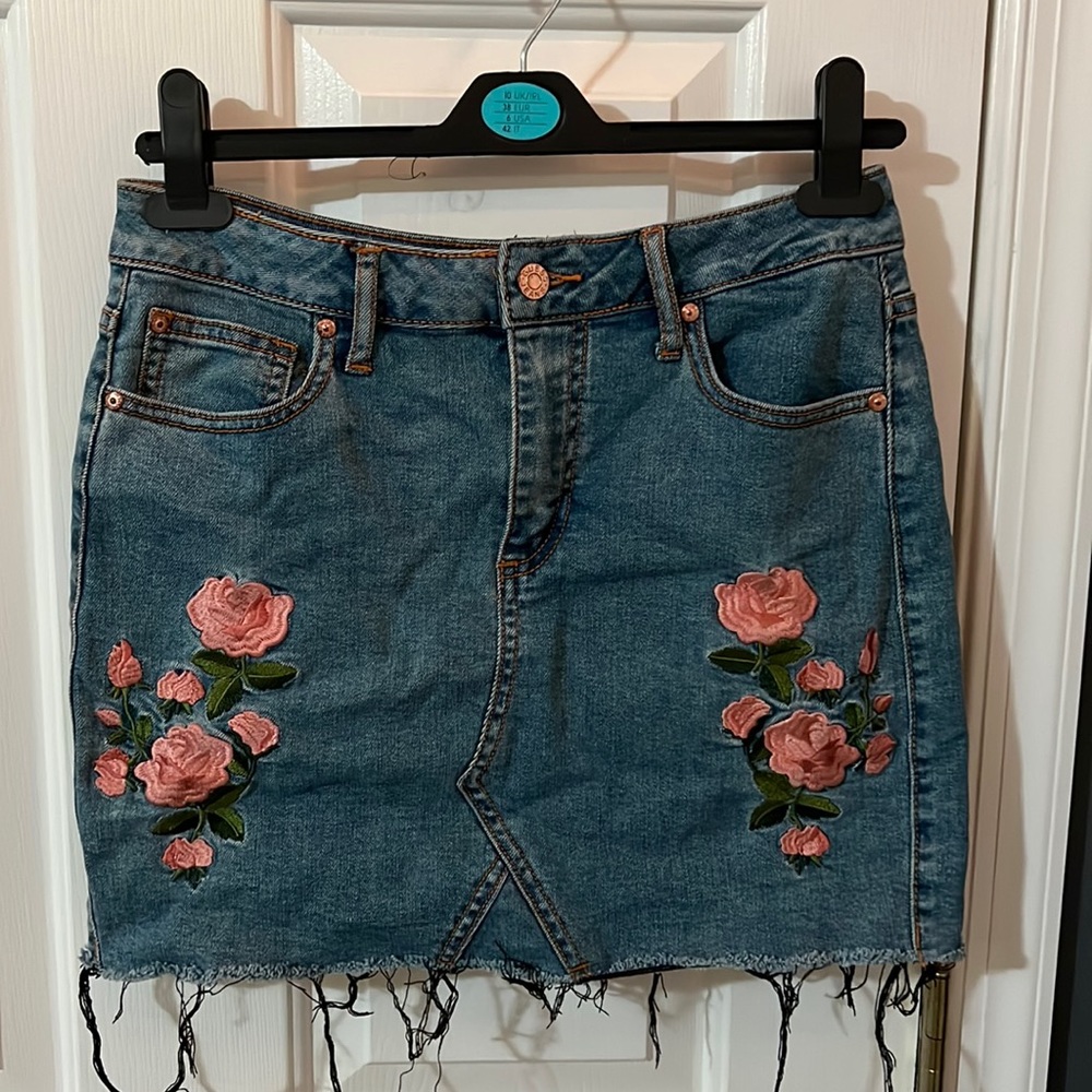 Embroidered Guess Jean Skirt